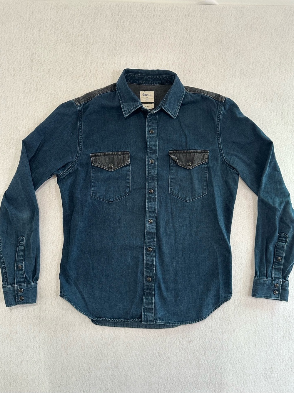 GAP Men's Navy Blue Denim Button-Down Shirt with Chest Pockets